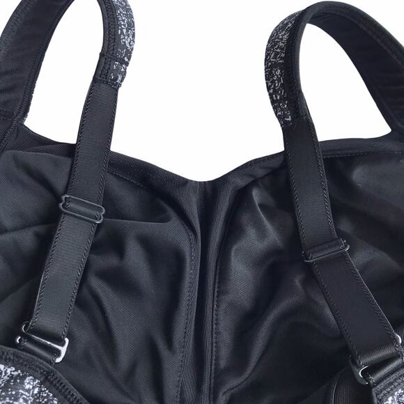 Lululemon Ta Ta Tamer III Rio Mist White Black Size 36 Sports Bra Multiway - Picture 11 of 16
